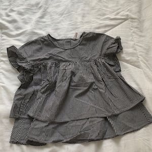 Very cute gingham print shirt!